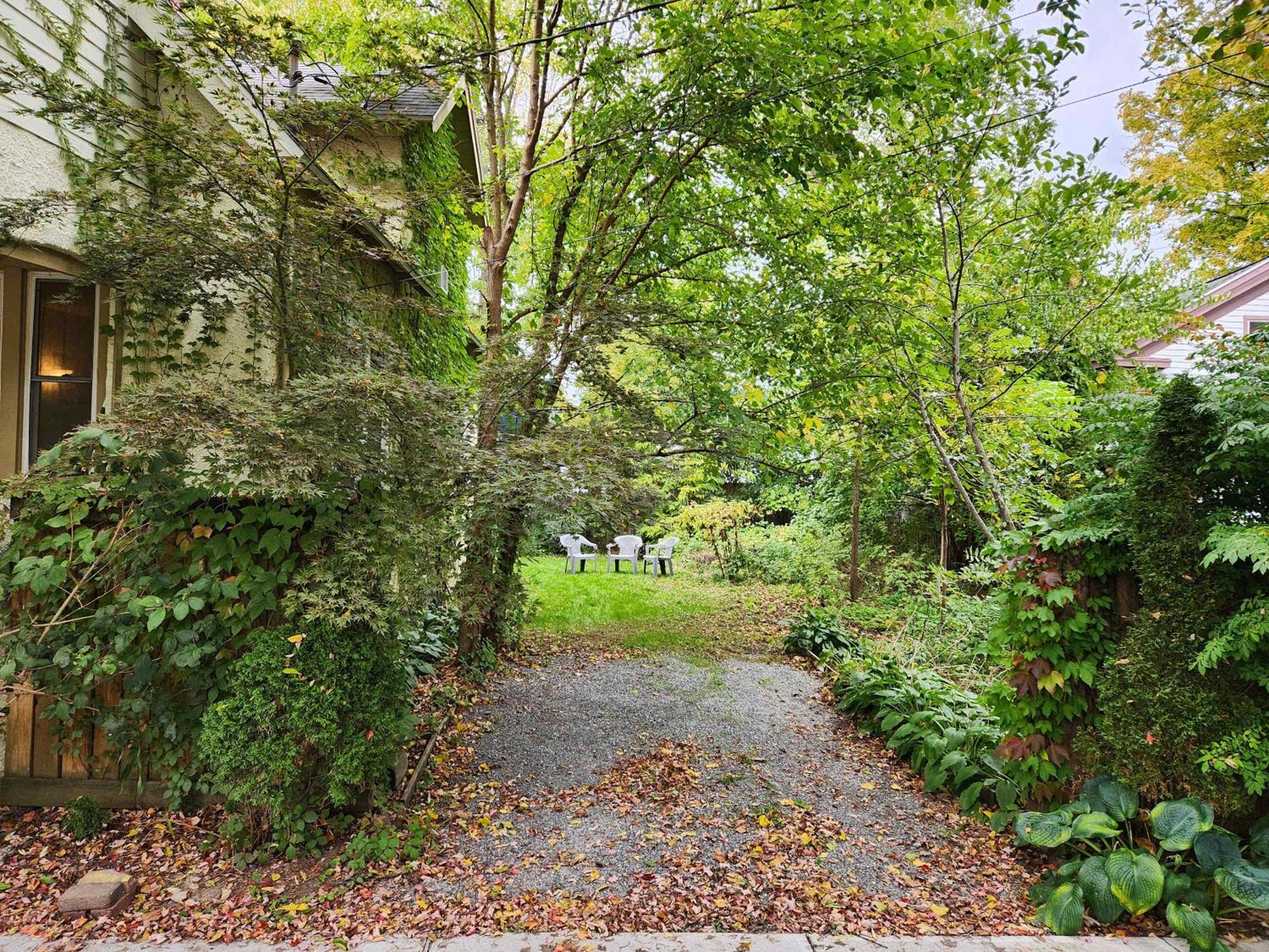 Cozy 3 Bedroom House In Downtown イサカ エクステリア 写真