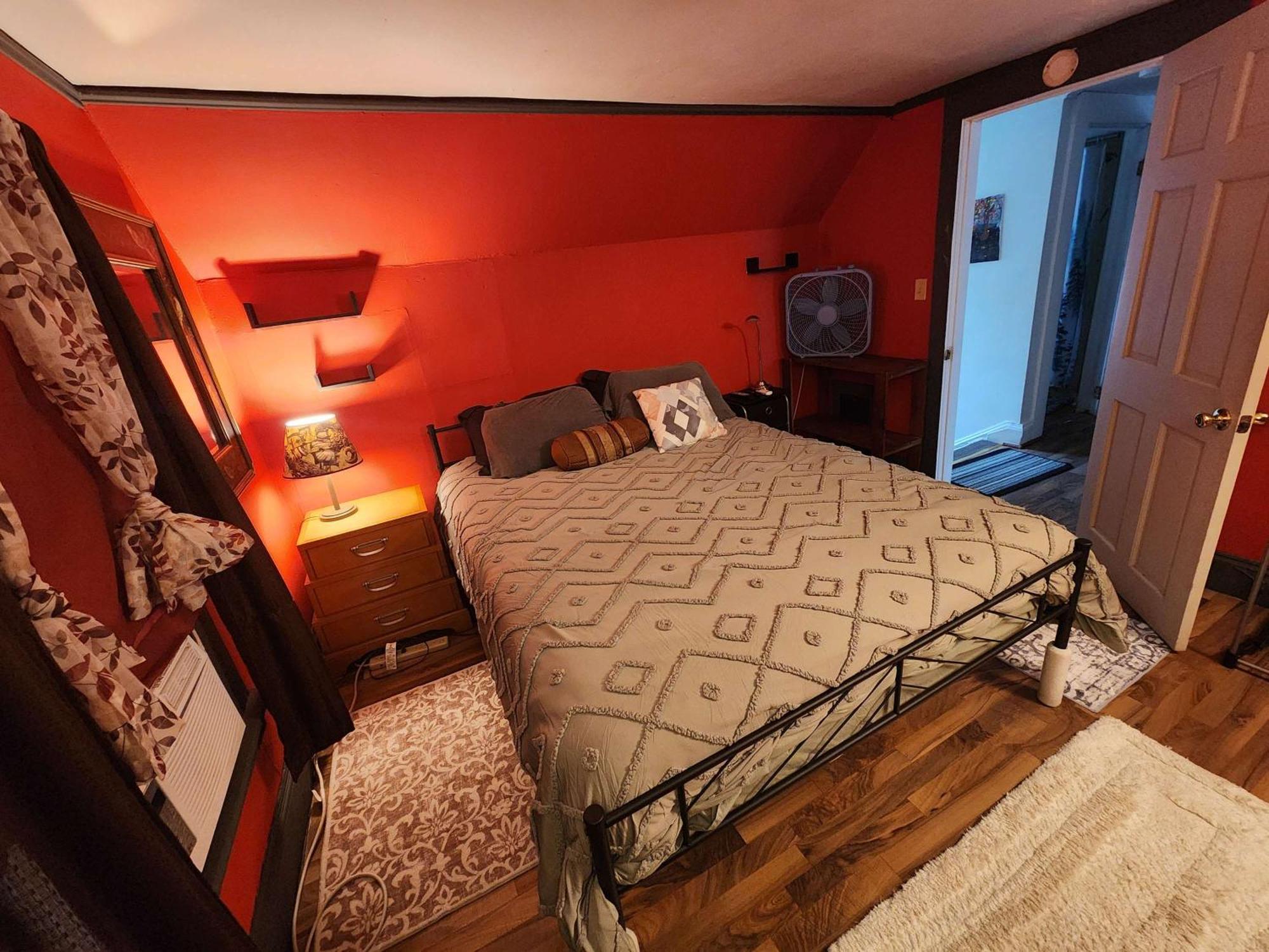Cozy 3 Bedroom House In Downtown イサカ エクステリア 写真